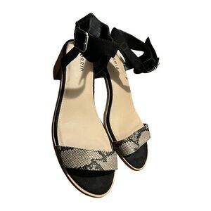 NEW Torrid Black Ankle Strap with Snake Single Strap Open Toe Sz 10
